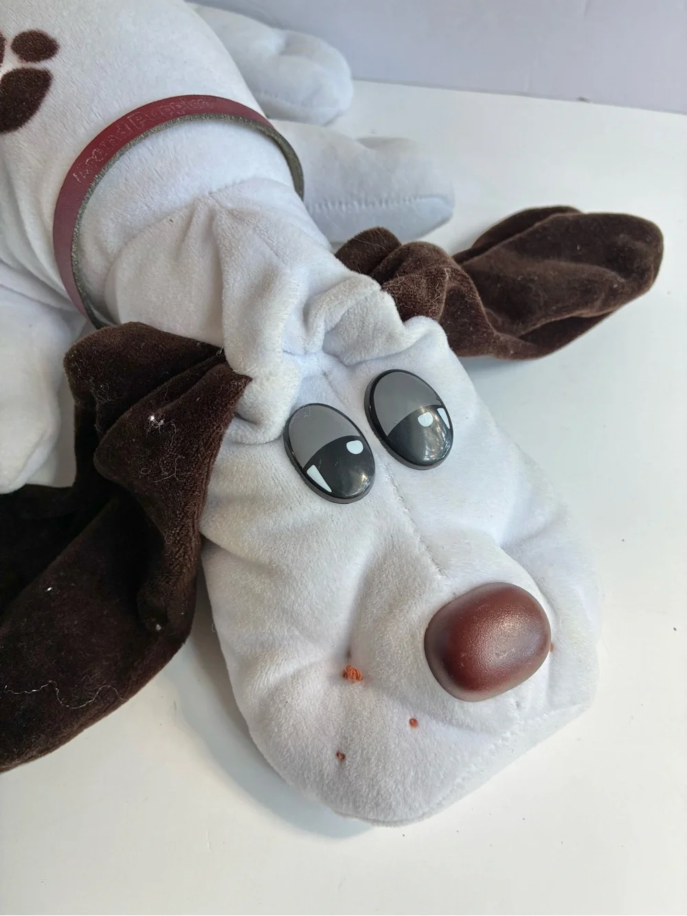 Vintage 80s White Brown Floppy Eared Pound Puppy Plush Collar